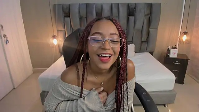 Snapshot of Lorena_Vieira_ chatting on 03-12-25, 11:12 Lorena Vieira  online show from 03-12-25, 11:12