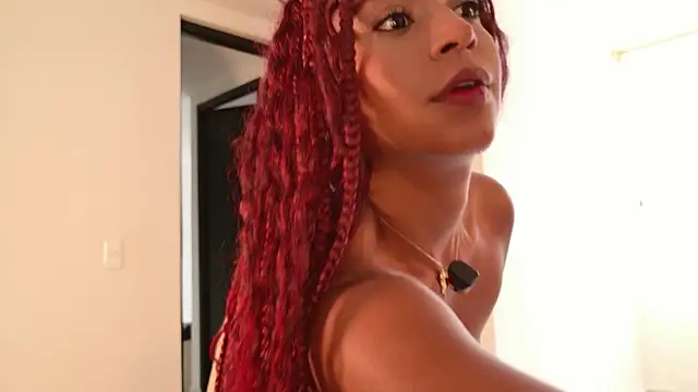 Snapshot of Lorena_Vieira_ chatting on 10-17-25, 05:48 Lorena Vieira  online show from 10-17-25, 05:48