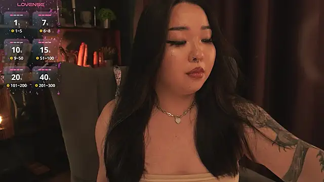 Snapshot of mei_honey_ chatting on 10-14-25, 10:10 mei honey  online show from 10-14-25, 10:10