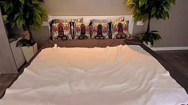 ValeryRoyale online show from 10-12-25, 06:12