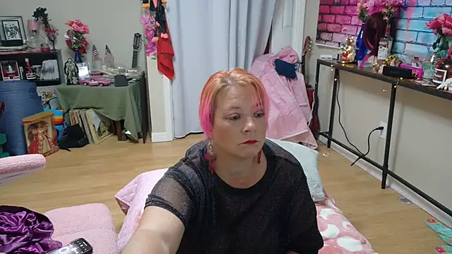 Luna1984 online show from 09-30-25, 11:21