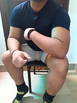 Snapshot of zon_zustin chatting on 10-18-25, 10:38 zon zustin online show from 10-18-25, 10:38