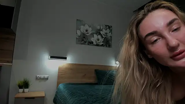 chloewallace online show from 12-02-24, 10:01