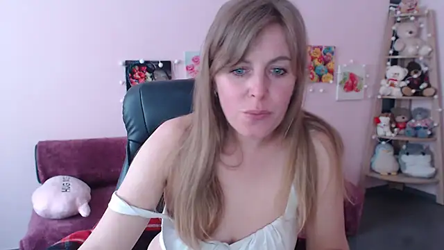 Snapshot of Hot_Milady chatting on 05-01-26, 08:08 Hot Milady online show from 05-01-26, 08:08