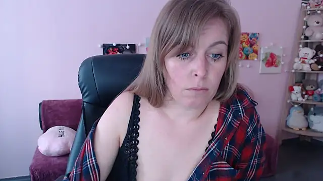 Snapshot of Hot_Milady chatting on 05-08-26, 07:14 Hot Milady online show from 05-08-26, 07:14