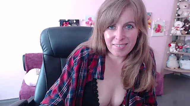 Snapshot of Hot_Milady chatting on 05-18-26, 07:58 Hot Milady online show from 05-18-26, 07:58