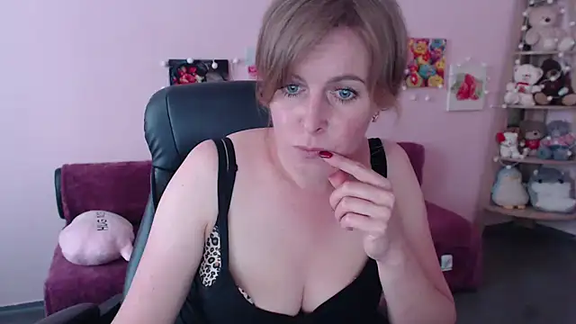 Snapshot of Hot_Milady chatting on 05-22-26, 07:48 Hot Milady online show from 05-22-26, 07:48