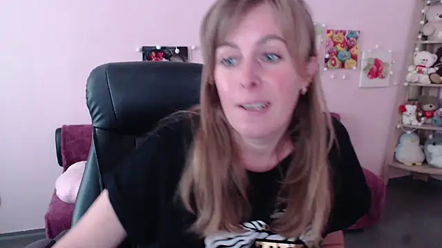Snapshot of Hot_Milady chatting on 06-02-26, 07:54 Hot Milady online show from 06-02-26, 07:54