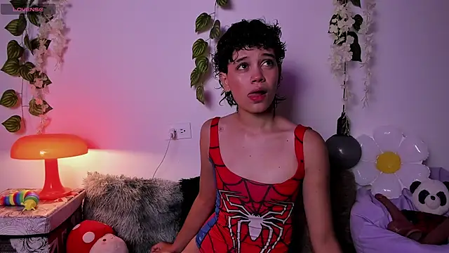 Snapshot of fernanda_indie chatting on 09-20-25, 04:35 fernanda indie online show from 09-20-25, 04:35