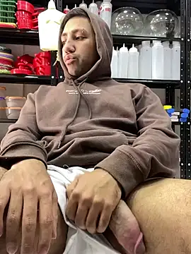 JuanZapata33 online show from 02-10-25, 06:13