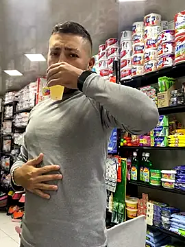 JuanZapata33 online show from 10-03-25, 09:56