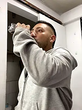 JuanZapata33 online show from 10-17-25, 10:12