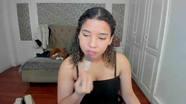 Mayaa ross online show from 10-07-25, 01:47