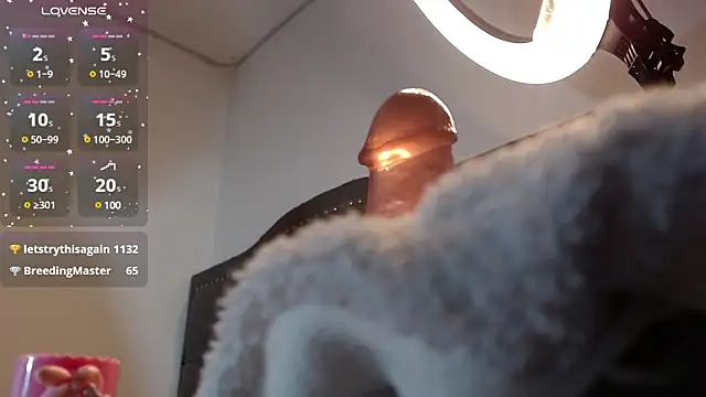 Snapshot of pamela_ chatting on 12-22-24, 06:17 pamela  online show from 12-22-24, 06:17