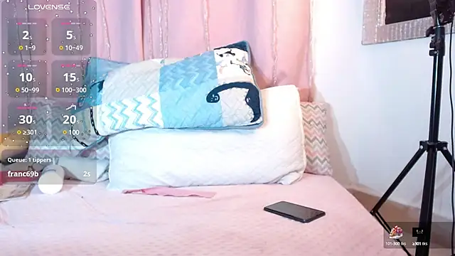 Snapshot of pamela_ chatting on 02-26-25, 02:04 pamela  online show from 02-26-25, 02:04