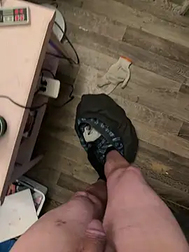 Hornyguynotshy198214 online show from 02-12-26, 12:38