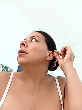 Snapshot of phamelita chatting on 05-08-26, 02:33 phamelita online show from 05-08-26, 02:33