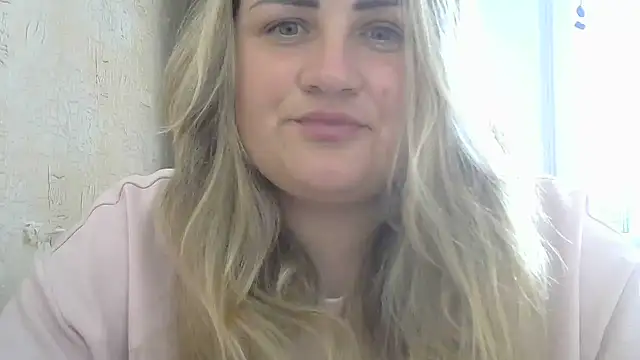 Snapshot of Honeydew-Waves chatting on 06-23-26, 11:52 Honeydew-Waves online show from 06-23-26, 11:52