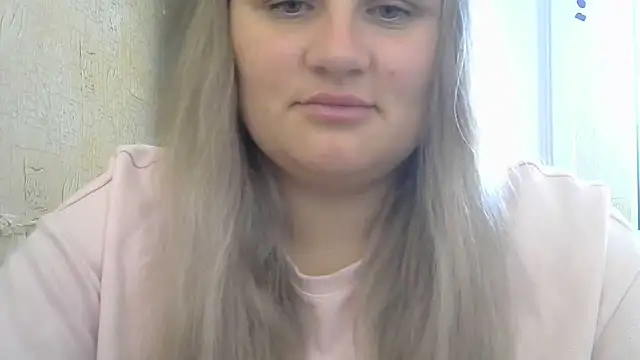 Snapshot of Honeydew-Waves chatting on 06-24-26, 06:12 Honeydew-Waves online show from 06-24-26, 06:12