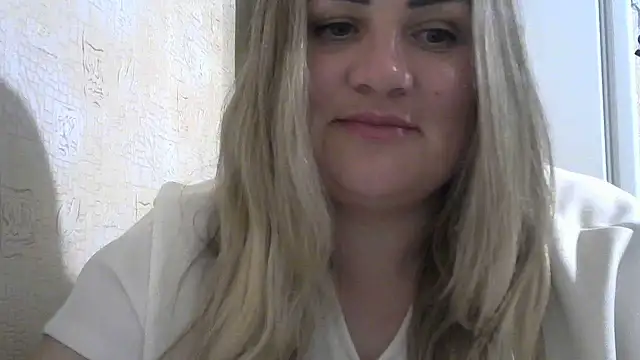 Snapshot of Honeydew-Waves chatting on 07-06-26, 06:32 Honeydew-Waves online show from 07-06-26, 06:32
