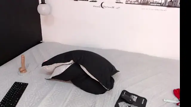 Snapshot of brendamaz chatting on 01-23-25, 02:39 brendamaz online show from 01-23-25, 02:39