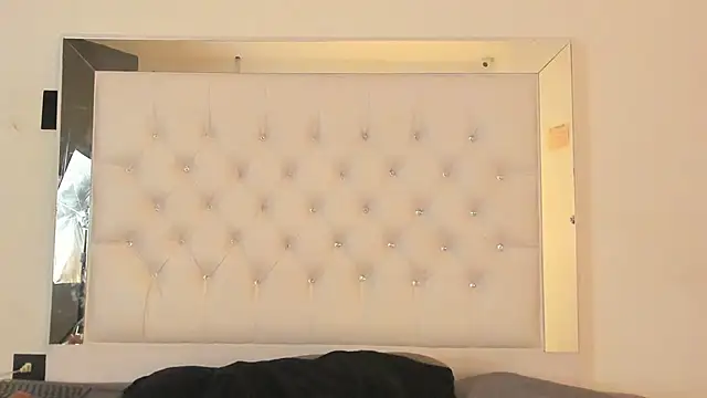 Snapshot of brendamaz chatting on 12-17-25, 11:27 brendamaz online show from 12-17-25, 11:27