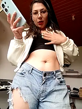 Snapshot of VALERY-03_ chatting on 04-27-26, 03:32 VALERY-03 online show from 04-27-26, 03:32