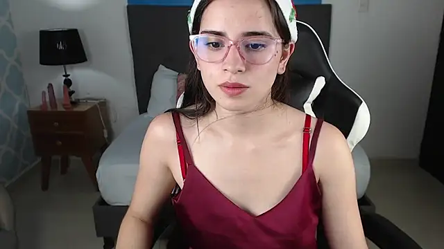 Snapshot of angelica_dymond chatting on 12-24-24, 12:00 angelica dymond online show from 12-24-24, 12:00