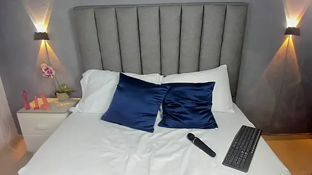 Snapshot of angelica_dymond chatting on 01-14-25, 10:44 angelica dymond online show from 01-14-25, 10:44