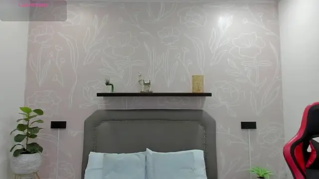 Snapshot of angelica_dymond chatting on 02-20-25, 12:04 angelica dymond online show from 02-20-25, 12:04