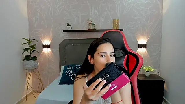 Snapshot of angelica_dymond chatting on 03-18-25, 12:14 angelica dymond online show from 03-18-25, 12:14