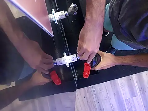 Snapshot of 1995eduardo chatting on 09-28-25, 01:16 1995eduardo online show from 09-28-25, 01:16