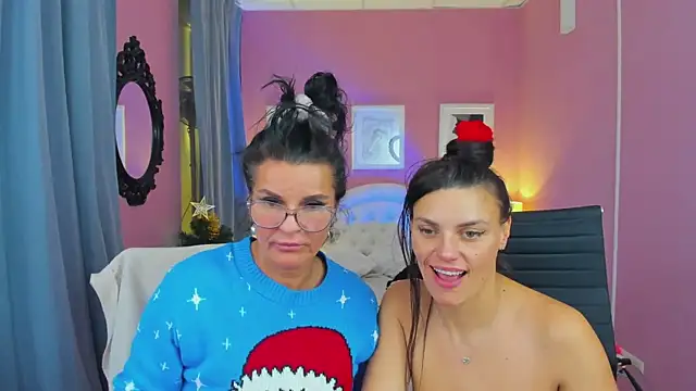 Snapshot of EricaAndPenelopa chatting on 12-15-24, 05:34 EricaAndPenelopa online show from 12-15-24, 05:34