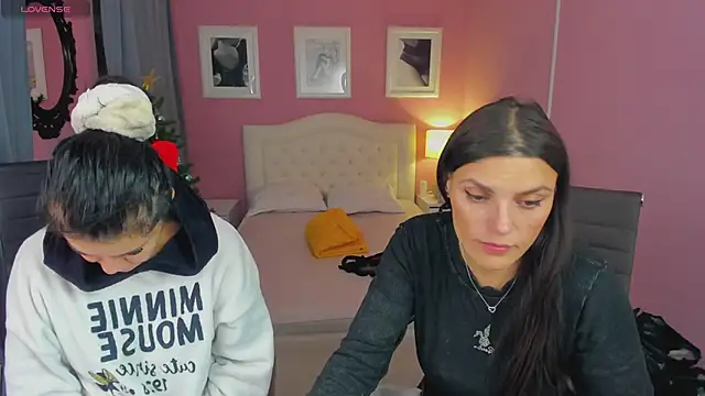 Snapshot of EricaAndPenelopa chatting on 01-04-25, 05:16 EricaAndPenelopa online show from 01-04-25, 05:16