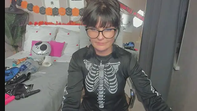 Snapshot of EricaAndPenelopa chatting on 11-01-25, 04:25 EricaAndPenelopa online show from 11-01-25, 04:25