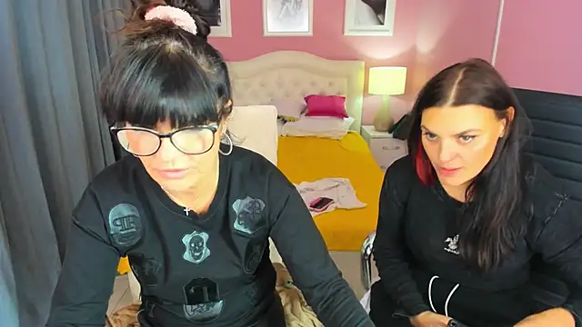 Snapshot of EricaAndPenelopa chatting on 11-09-25, 08:07 EricaAndPenelopa online show from 11-09-25, 08:07