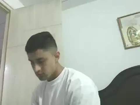 Snapshot of Danifornari chatting on 12-05-24, 07:38 Danifornari online show from 12-05-24, 07:38