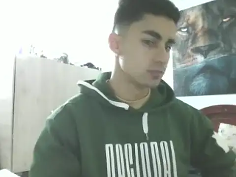 Snapshot of Danifornari chatting on 01-27-25, 01:48 Danifornari online show from 01-27-25, 01:48