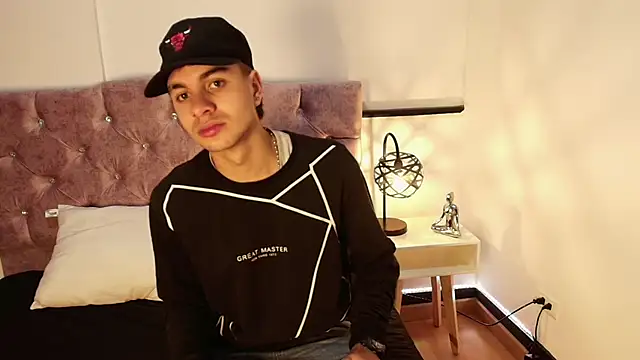 Amadeo Wild online show from 12-03-24, 03:11