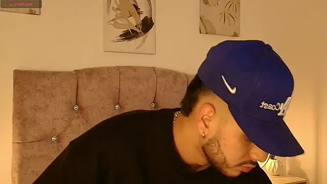 Amadeo Wild online show from 04-24-26, 04:04