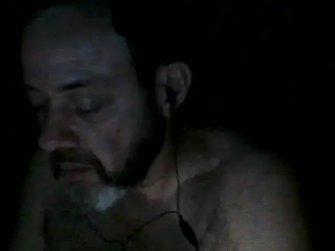 Snapshot of Leocesar37 chatting on 09-11-25, 05:29 Leocesar37 online show from 09-11-25, 05:29