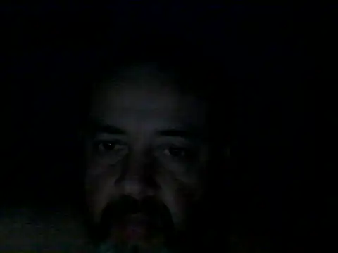 Snapshot of Leocesar37 chatting on 09-22-25, 05:42 Leocesar37 online show from 09-22-25, 05:42