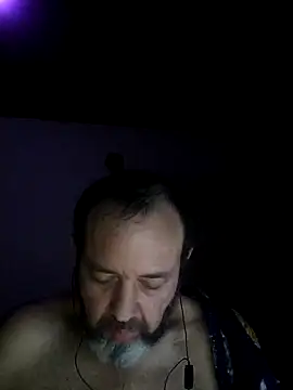 Snapshot of Leocesar37 chatting on 10-13-25, 05:51 Leocesar37 online show from 10-13-25, 05:51