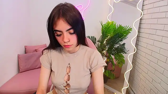 Snapshot of Roxanne_tay chatting on 12-11-24, 06:36 Roxanne tay online show from 12-11-24, 06:36