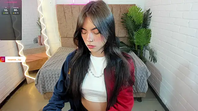 Snapshot of Roxanne_tay chatting on 01-14-25, 07:21 Roxanne tay online show from 01-14-25, 07:21