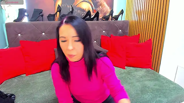 LauraSin online show from 02-17-26, 06:58