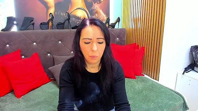 LauraSin online show from 02-19-26, 06:59