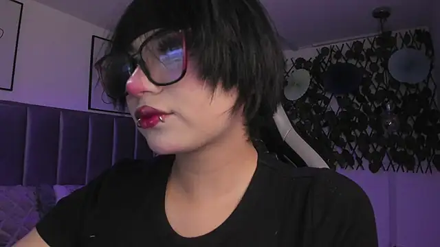 Kitty Gang online show from 04-14-26, 01:11