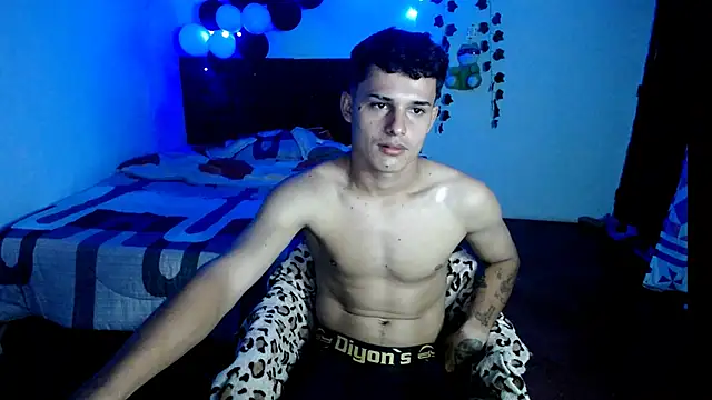 Snapshot of freddy_romas chatting on 10-23-25, 01:05 freddy romas online show from 10-23-25, 01:05