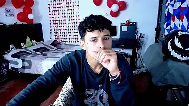 Snapshot of freddy_romas chatting on 04-27-26, 12:03 freddy romas online show from 04-27-26, 12:03